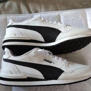 Puma Men's Black and White Sneakers